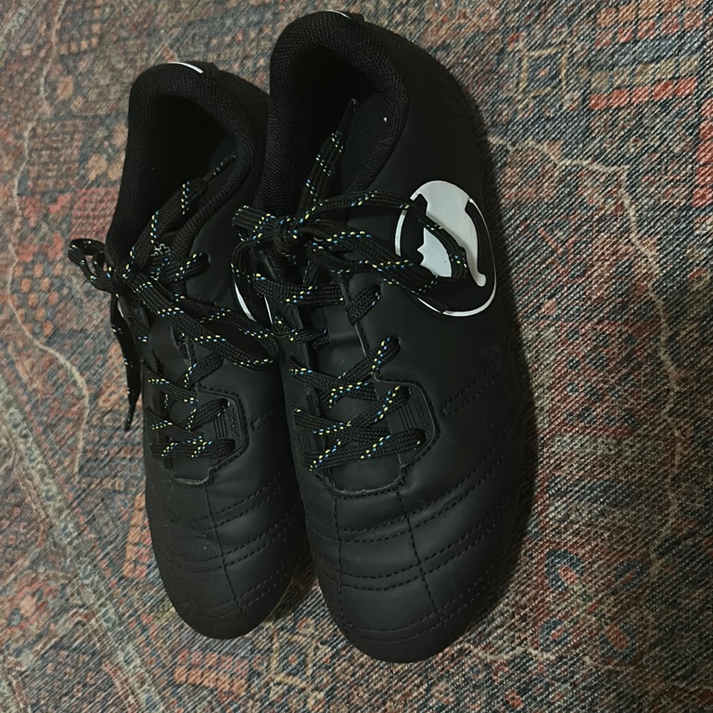 Procat unisex soccer cleats - size 3. Worn for 1 season. Like new
